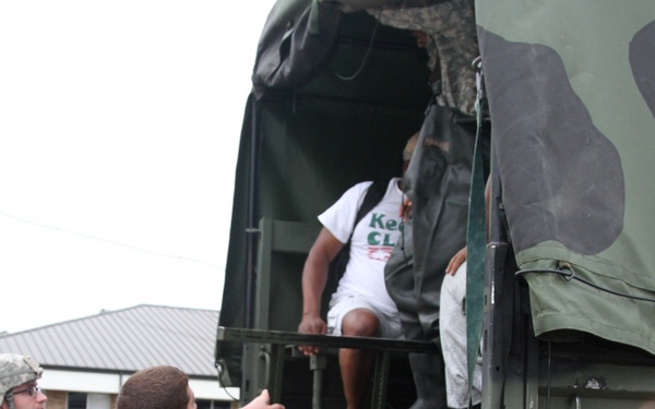 Louisiana Guardsmen assist in neighborhood evacuation