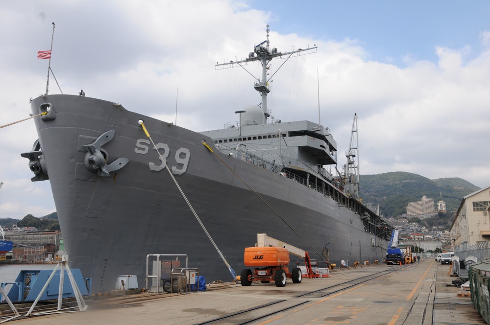 USS Emory S. Land arrives