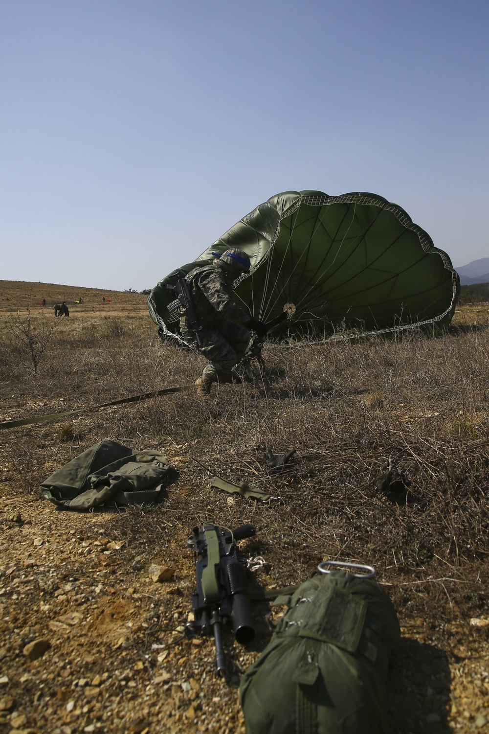 Paratroopers Land