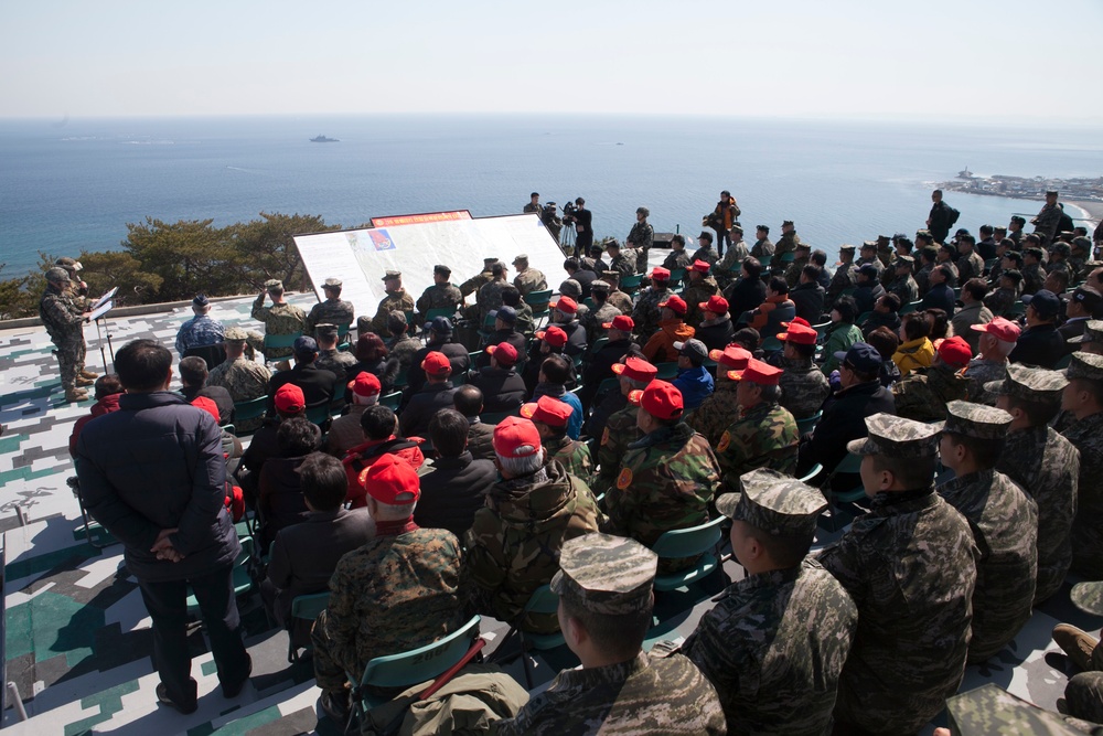 Combined Force Leaders Observe Amphibious Landing