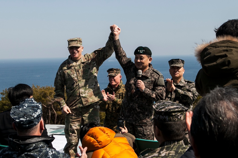 Combined Force Leaders Observe Amphibious Landing