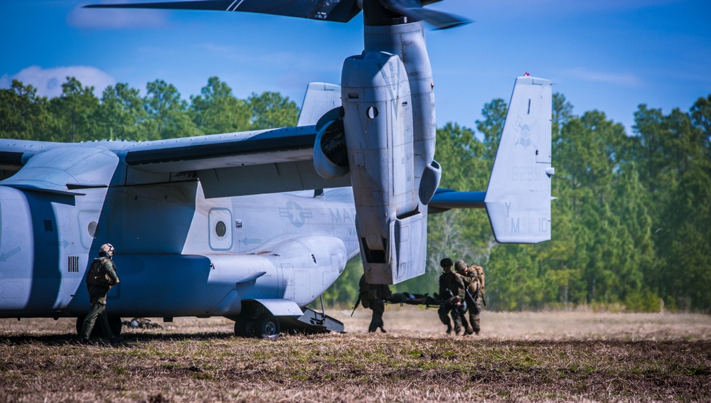 2nd CEB, VMM-365 conducts CASEVAC exercise