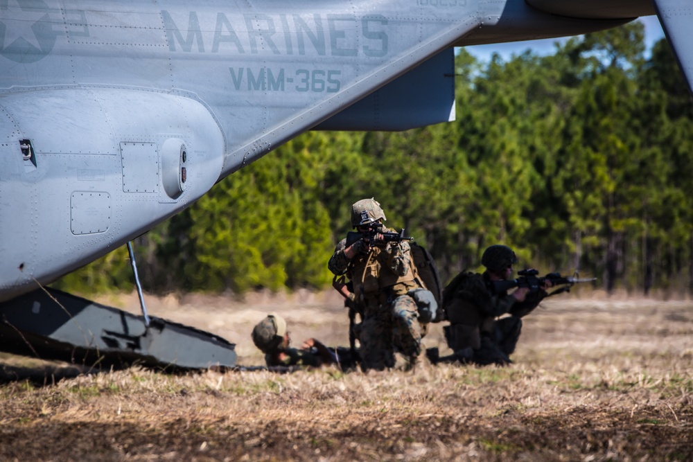 2nd CEB, VMM-365 conducts CASEVAC exercise