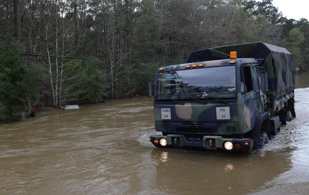 Louisiana Guardsmen expand flood fight to southern part of state