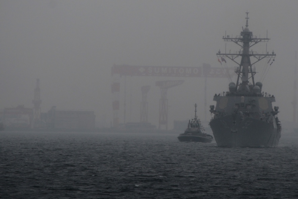 USS Barry arrives at FLEACT Yokosuka