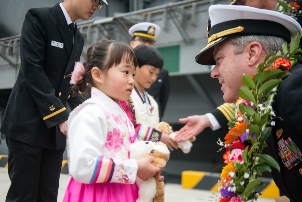 Welcome ceremony in Busan
