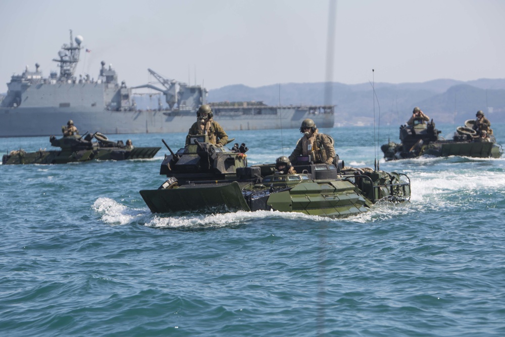 Ssang Yong 16: 31st MEU Marines take to the water for amphibious assault