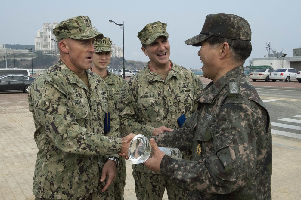 US and ROK leadership tour Joint Foal Eagle construction