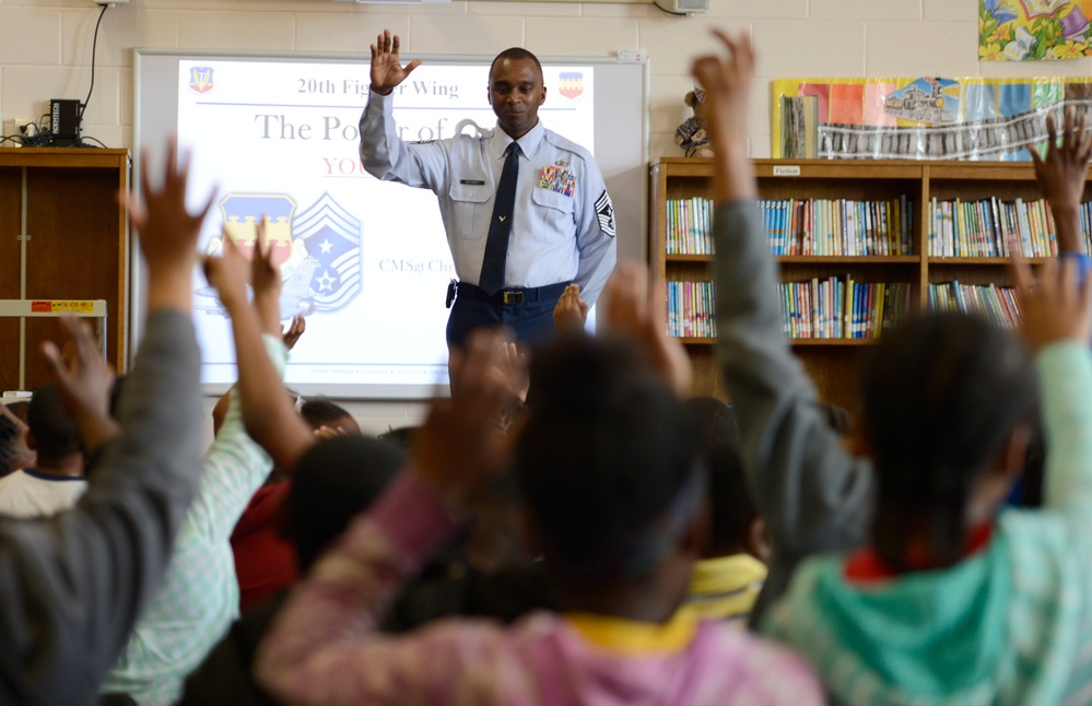 20th Fighter Wing command chief mentors local students