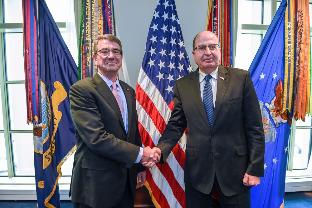 Secretary of defense and Israel's MOD Moshe Ya'alon greet