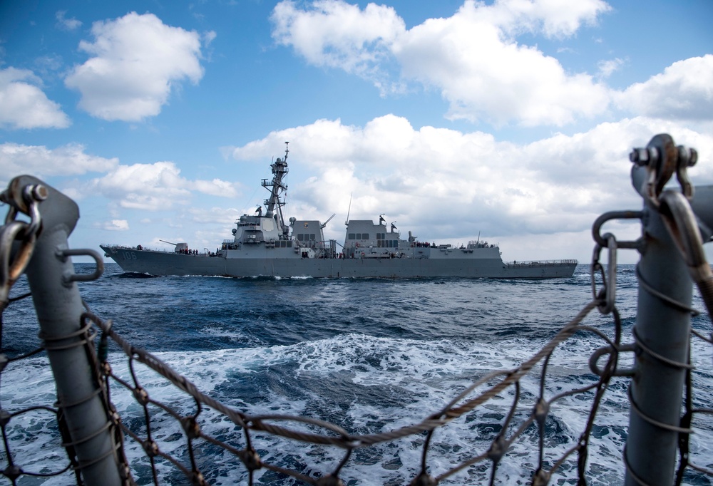 USS Stockdale (DDG 106) steams alongside USS Chung-Hoon