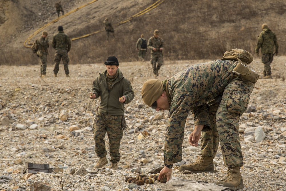 13th MEU EOD lights the fuses during Exercise Ssang Yong 16