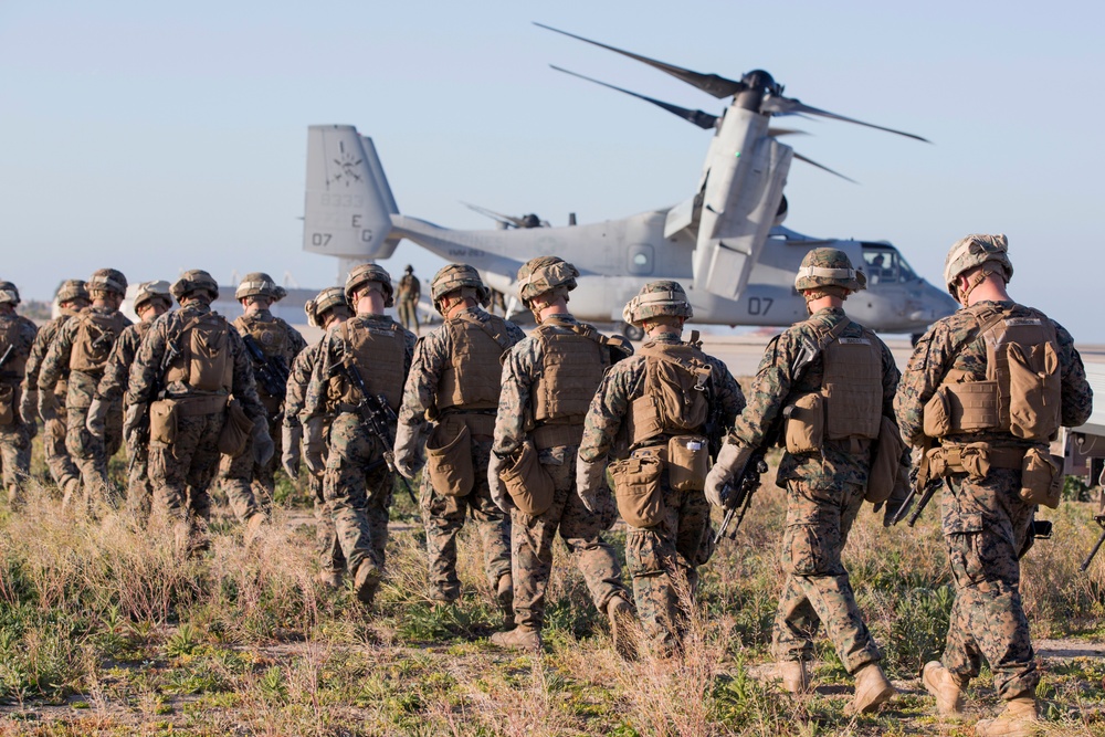 SPMAGTF-CR-AF Marines hone fast rope skills