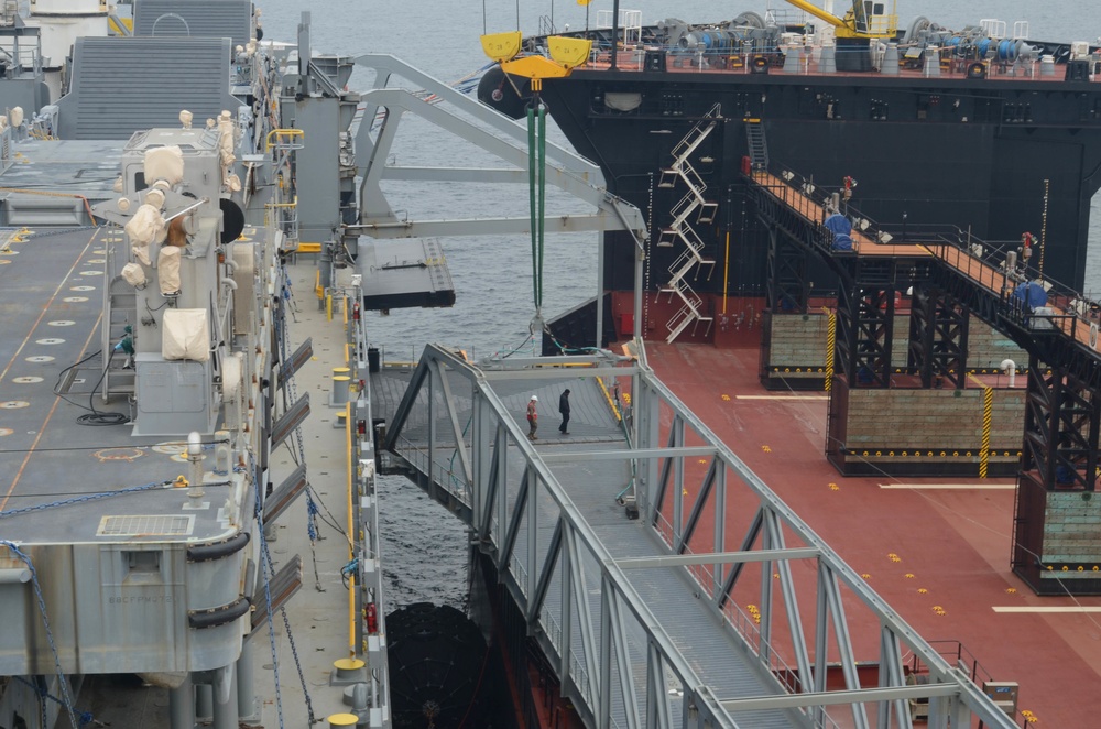 MSC’s USNS Stockham and USNS Montford Point perform 'skin-to-skin' maneuver