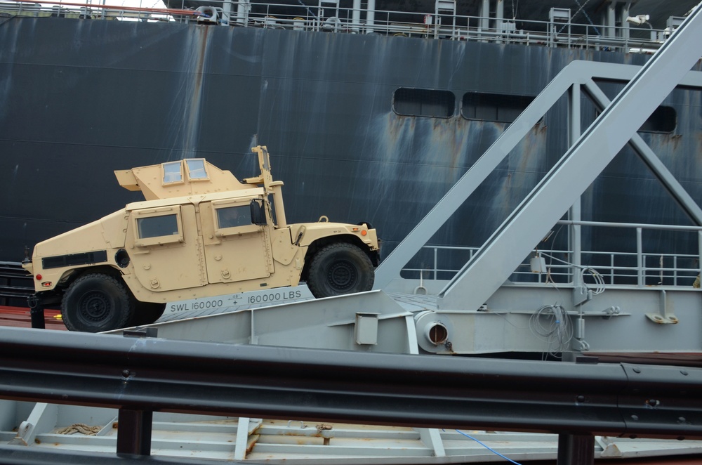 MSC’s USNS Stockham and USNS Montford Point perform 'skin-to-skin' maneuver