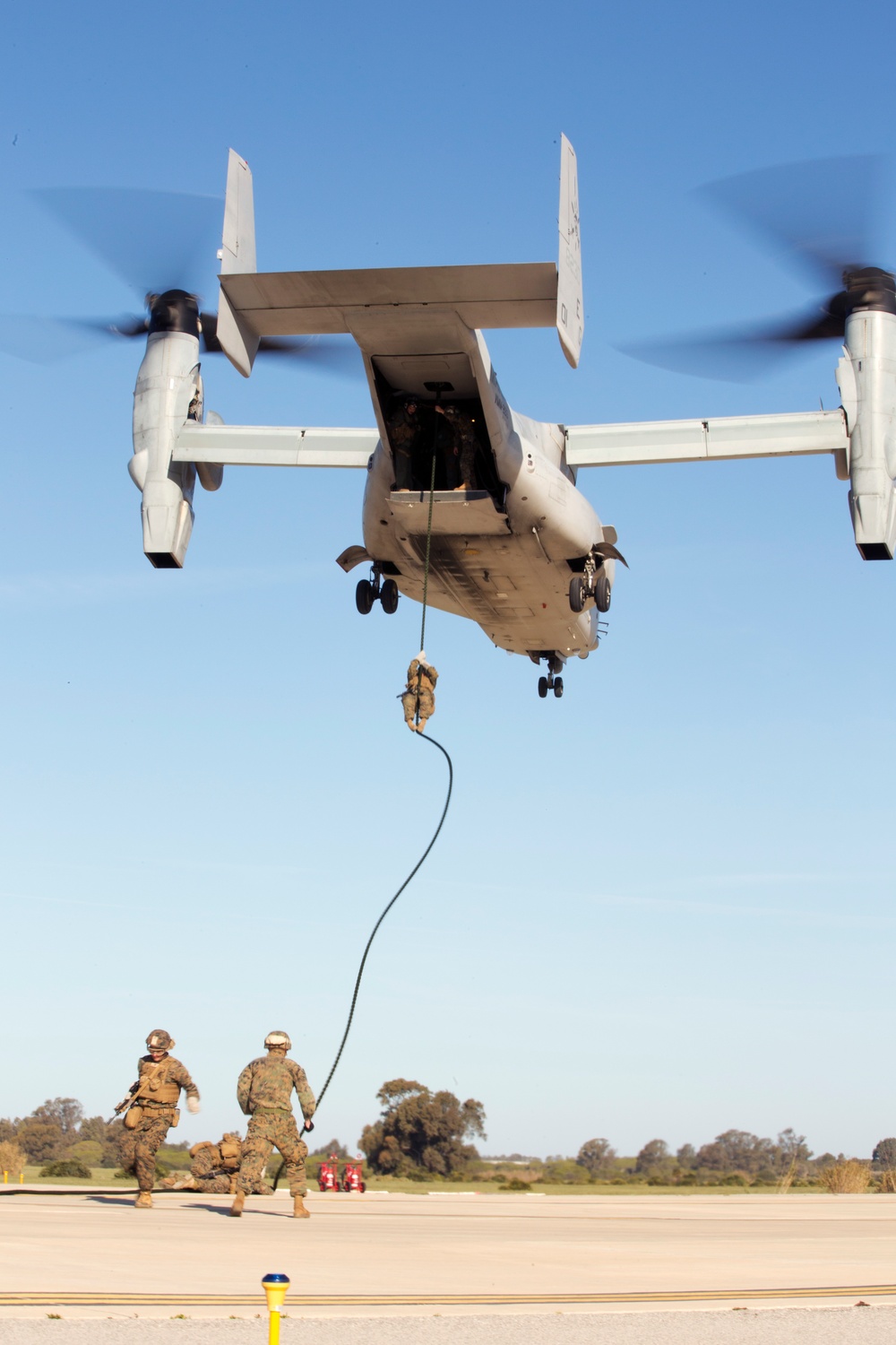 SPMAGTF-CR-AF Marines hone fast rope skills