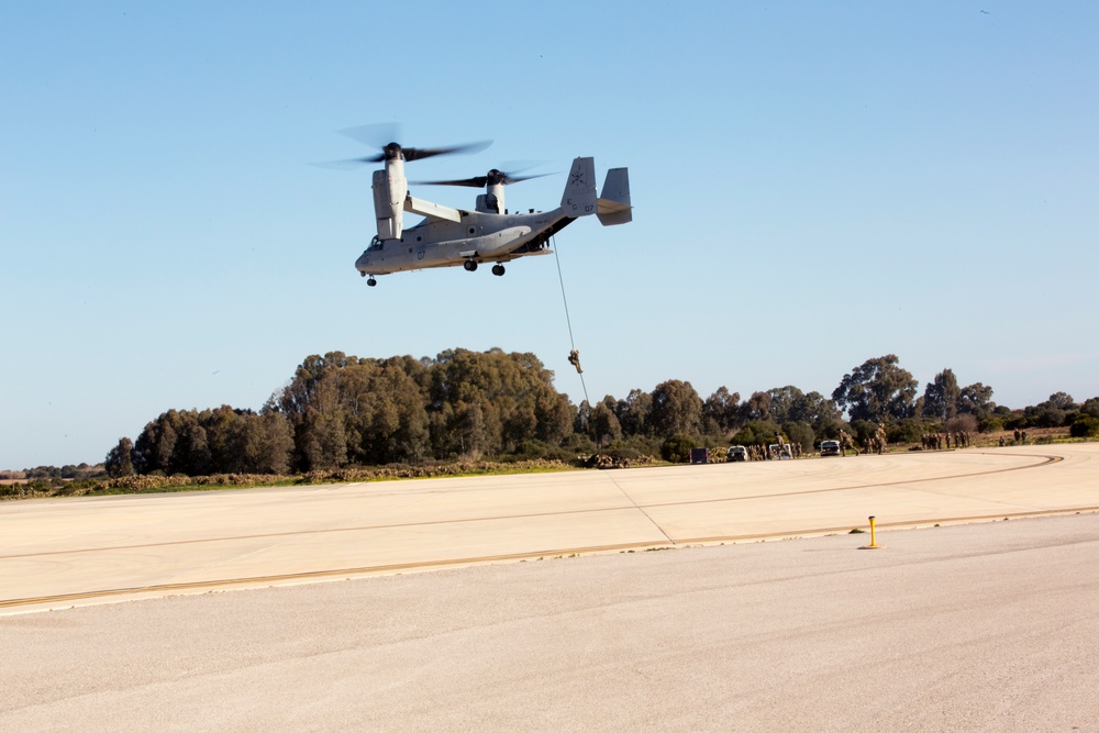 SPMAGTF-CR-AF Marines hone fast rope skills