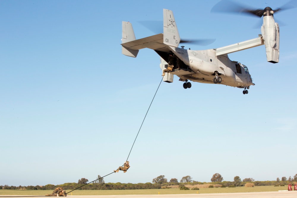 SPMAGTF-CR-AF Marines hone fast rope skills