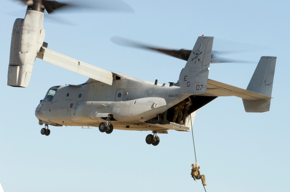 SPMAGTF-CR-AF Marines hone fast rope skills