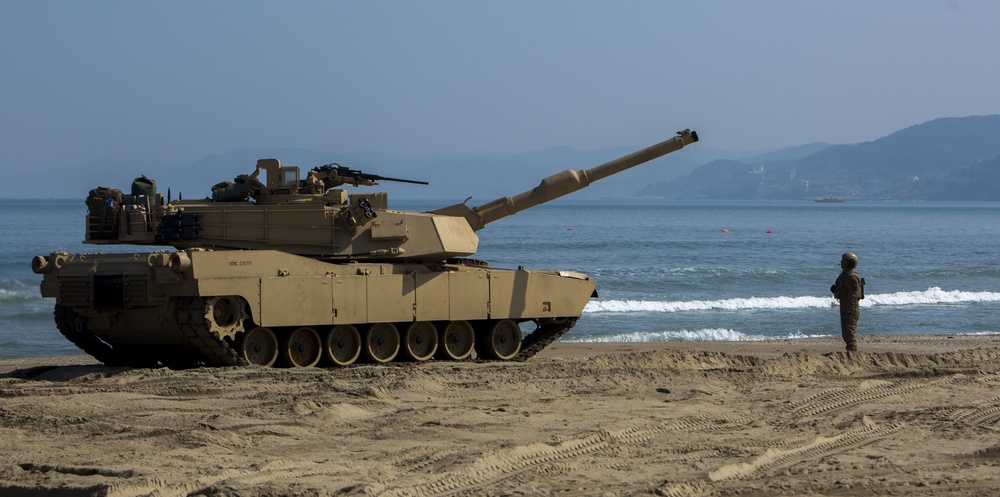 Tanks roll up on Dogu Beach