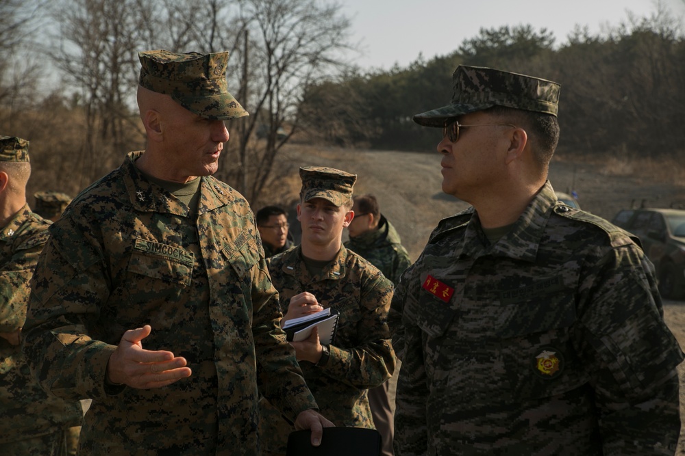 ROK, US general tour Ssang Yong in South Korea