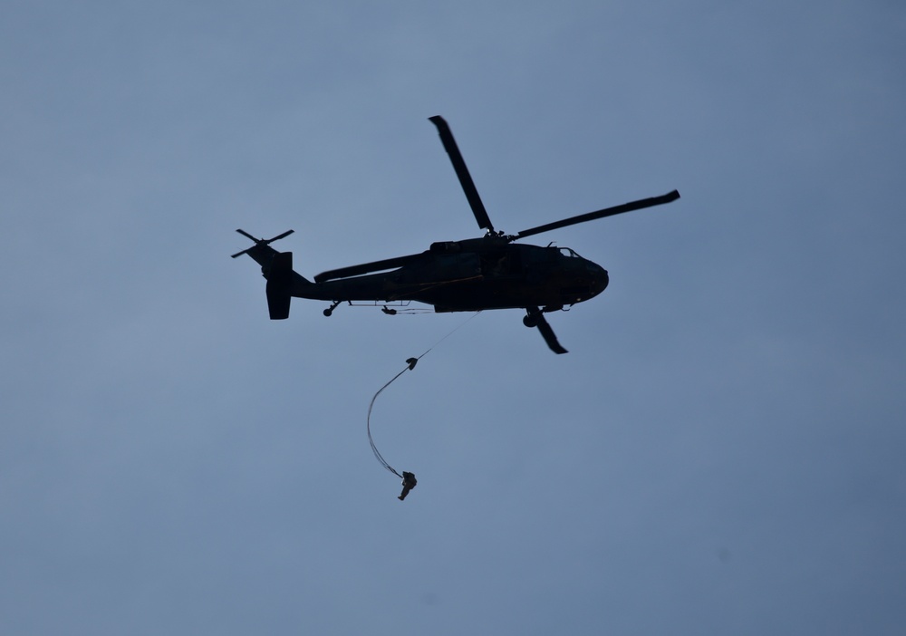 Joint helicopter-borne parachute jumps in NJ
