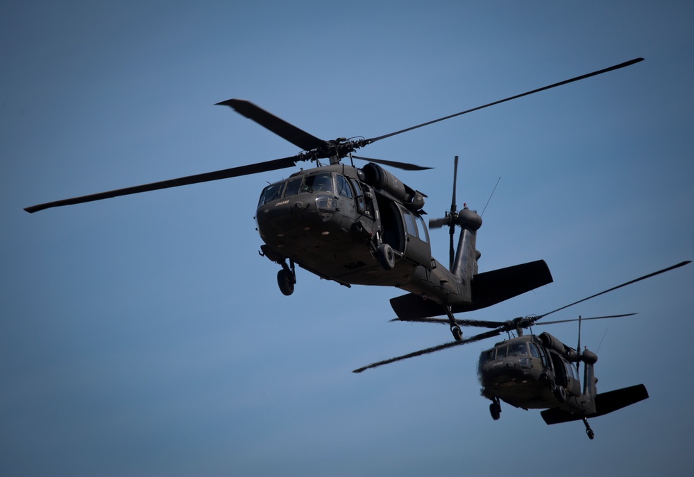 Joint helicopter-borne parachute jumps in NJ