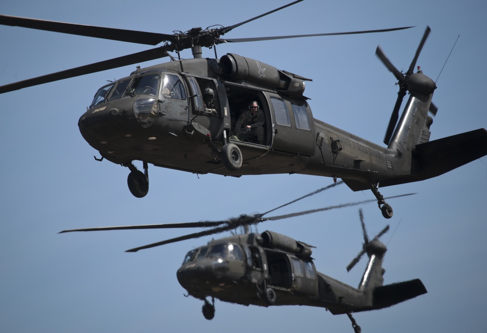 Joint helicopter-borne parachute jumps in NJ