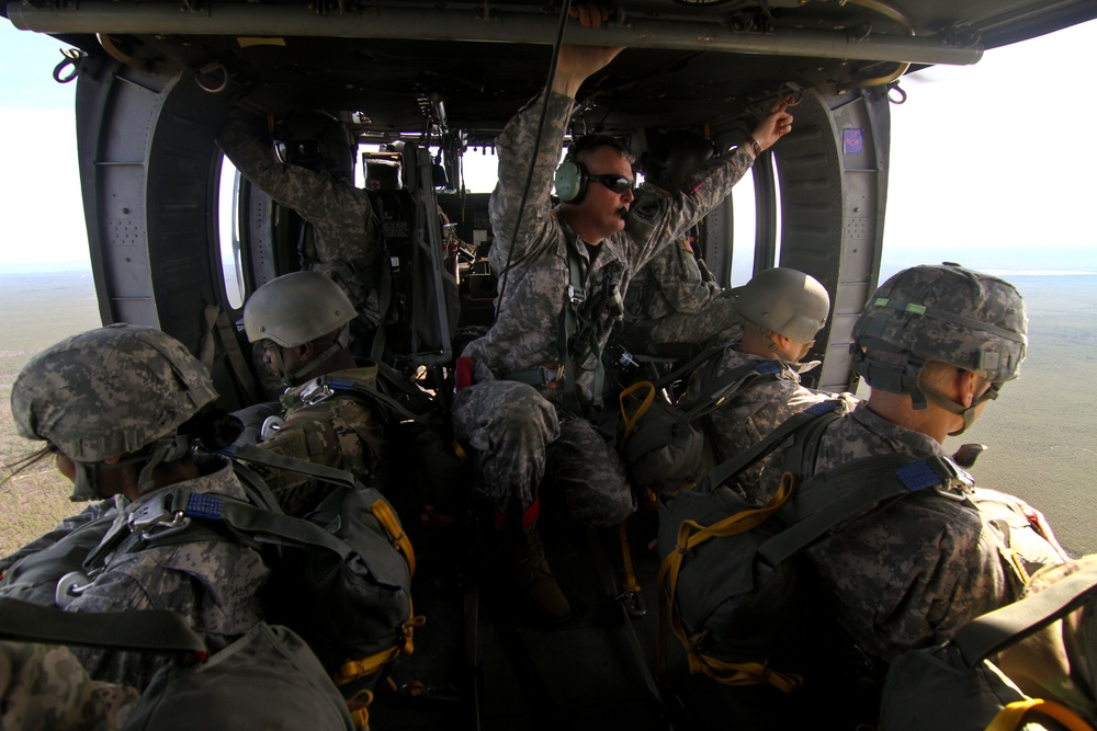 Joint helicopter-borne parachute jumps in NJ