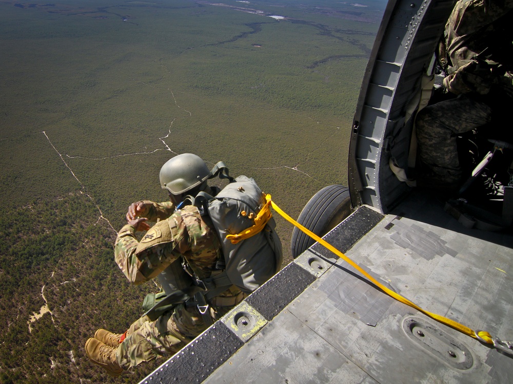 Joint helicopter-borne parachute jumps in NJ