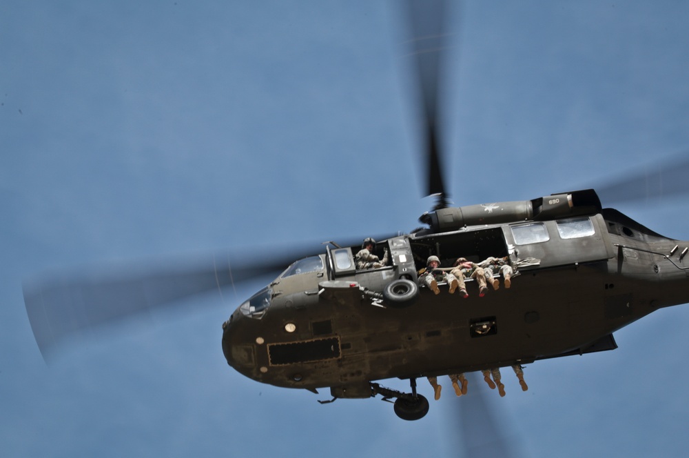 Joint helicopter-borne parachute jumps in NJ