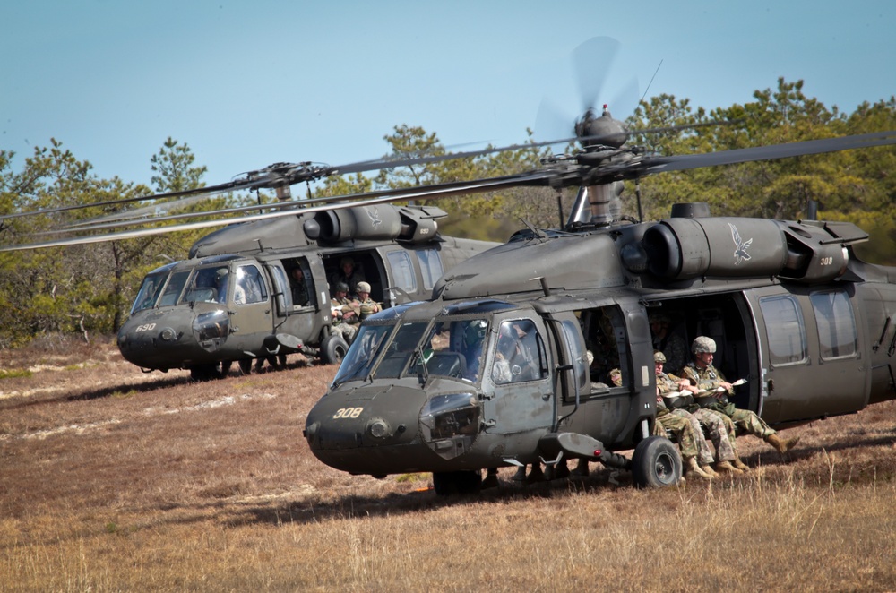 Joint helicopter-borne parachute jumps in NJ