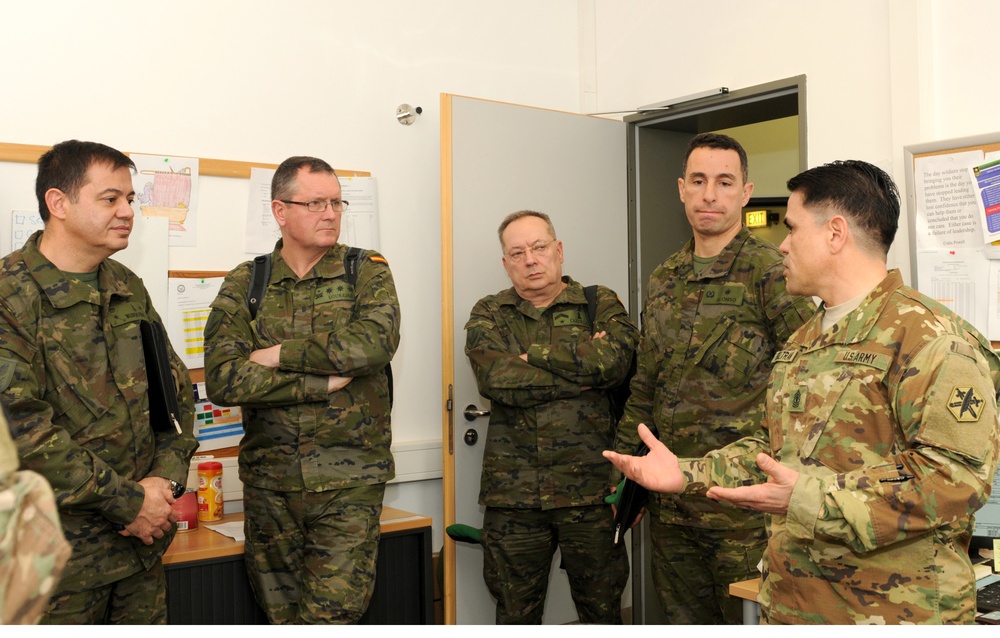 Brig. Gen Saez visits 4th Infantry Division Mission Command Element Headquarters