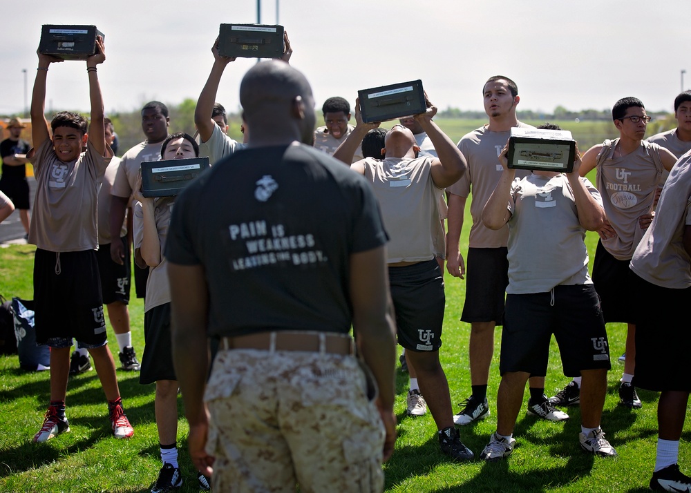 Fort Worth Marines conduct CFT