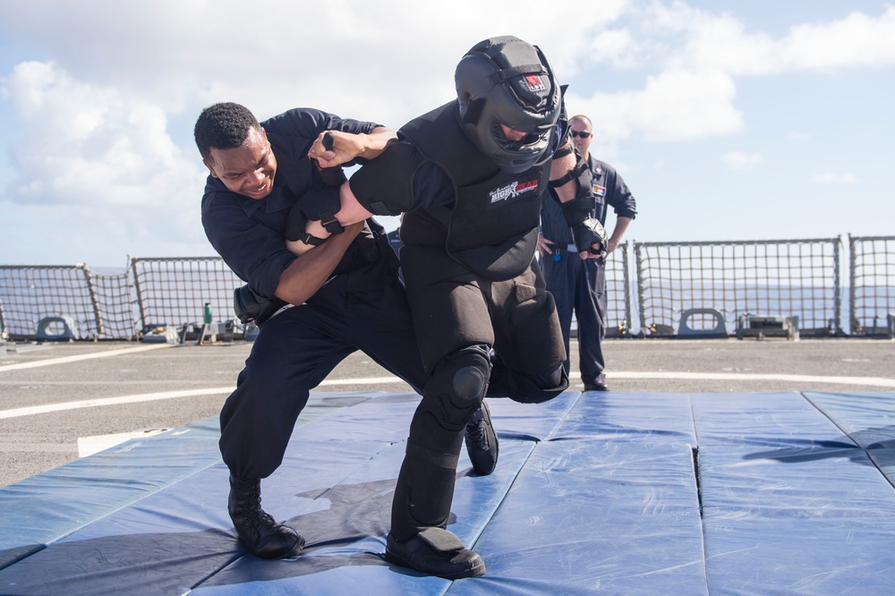 USS Benfold action