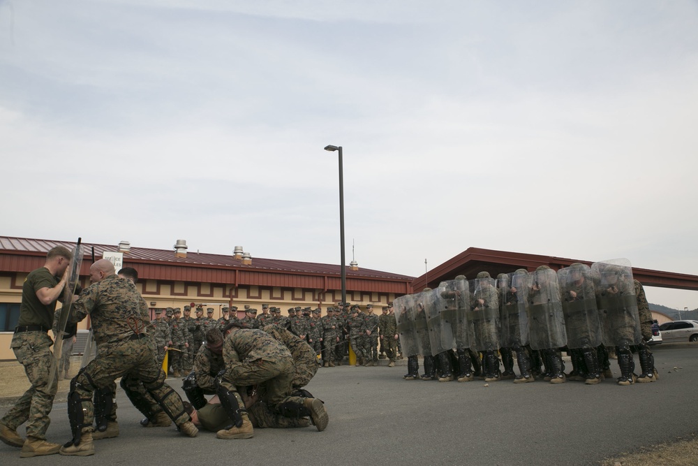 Marine MP Battalion demos riot control in ROK