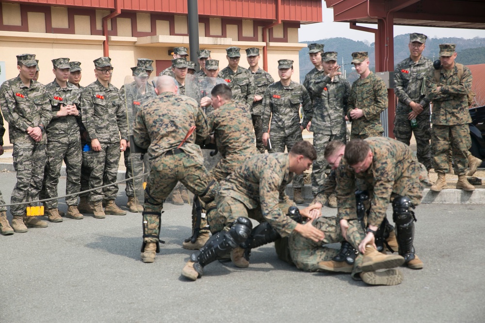 Marine MP Battalion demos riot control in ROK