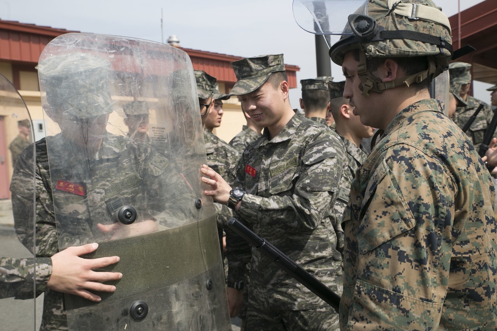 Marine MP Battalion demos riot control in ROK