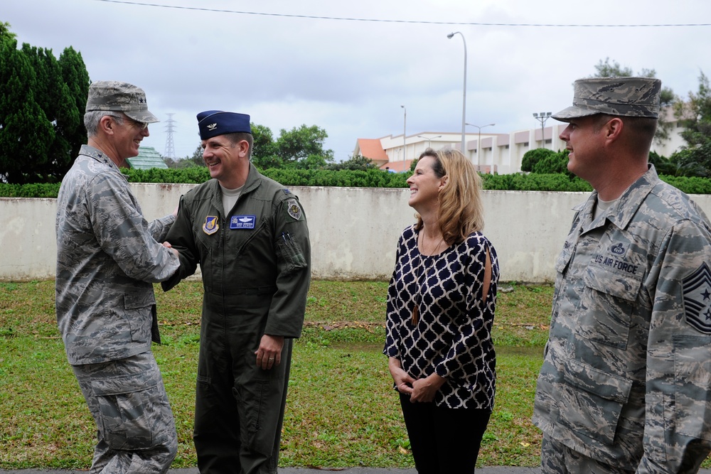 Vice Chairman of the Joint Chiefs of Staff visits Team Kadena during USO tour