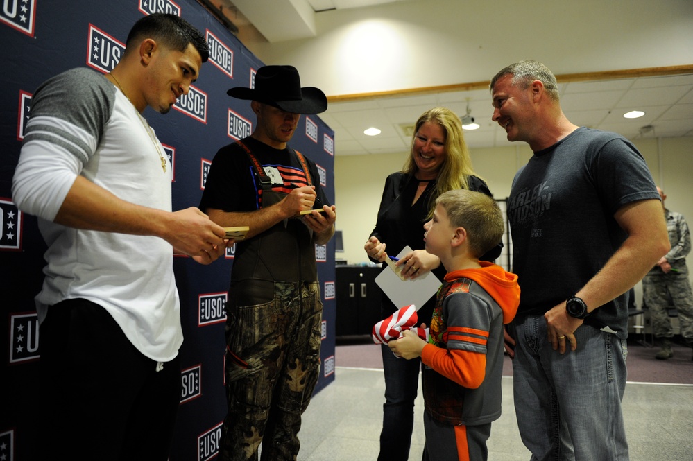 Vice Chairman of the Joint Chiefs of Staff visits Team Kadena during USO tour