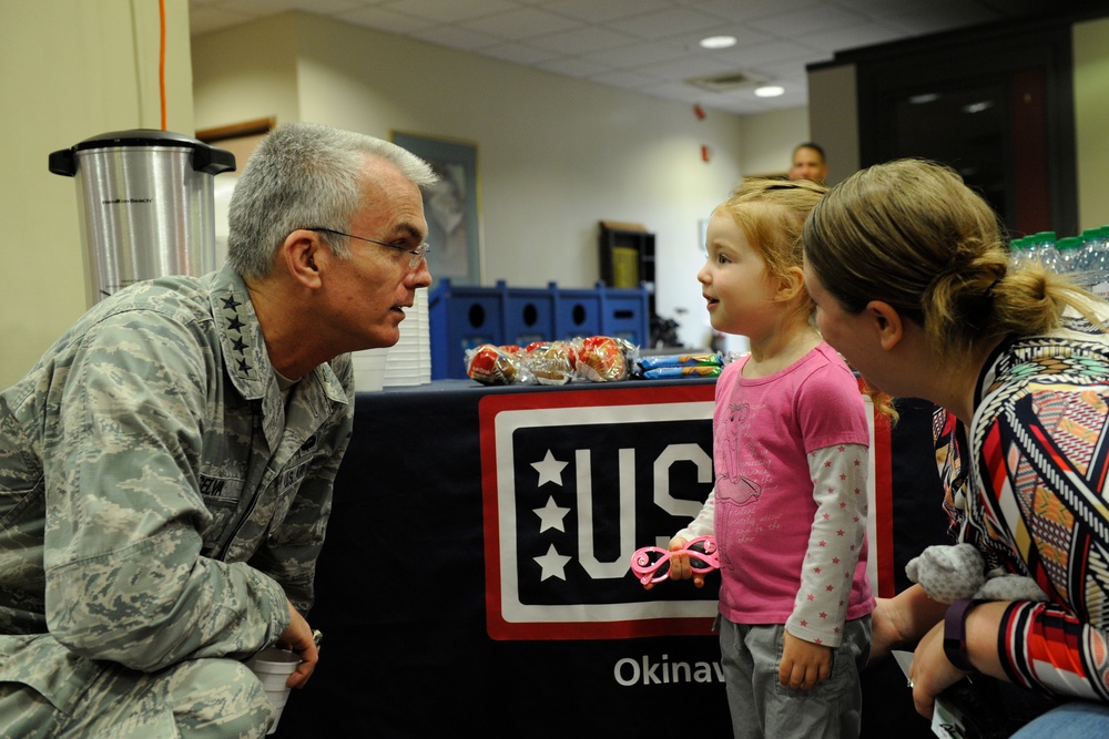 Vice Chairman of the Joint Chiefs of Staff visits Team Kadena during USO tour
