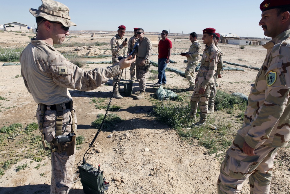 Task Force Al Asad train Iraqi soldiers on UHF radios