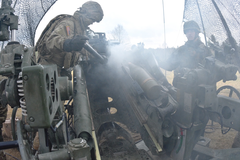 2nd CR Troopers demonstrate interoperability using artillery