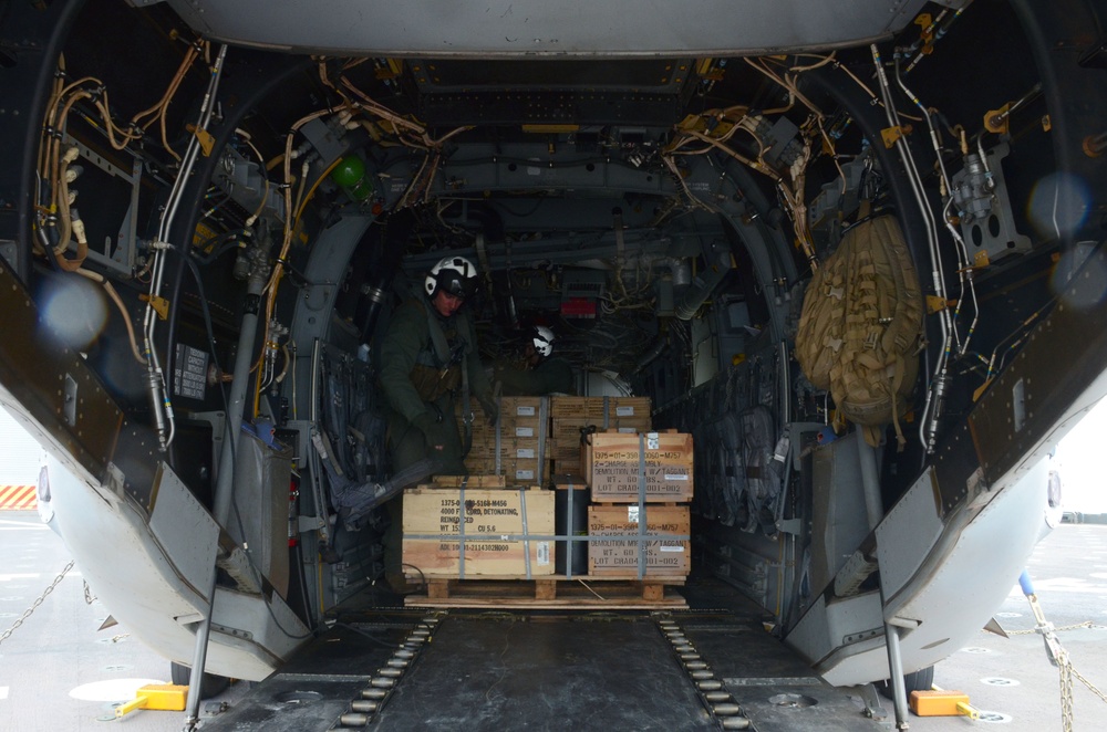 USNS Sacagawea, CLR-35 Marines deliver ammunition for Ssang Yong 2016