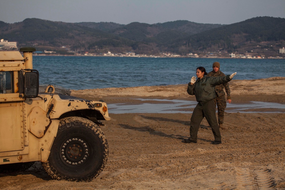 31st MEU offloads during Exercise Ssang Yong 16