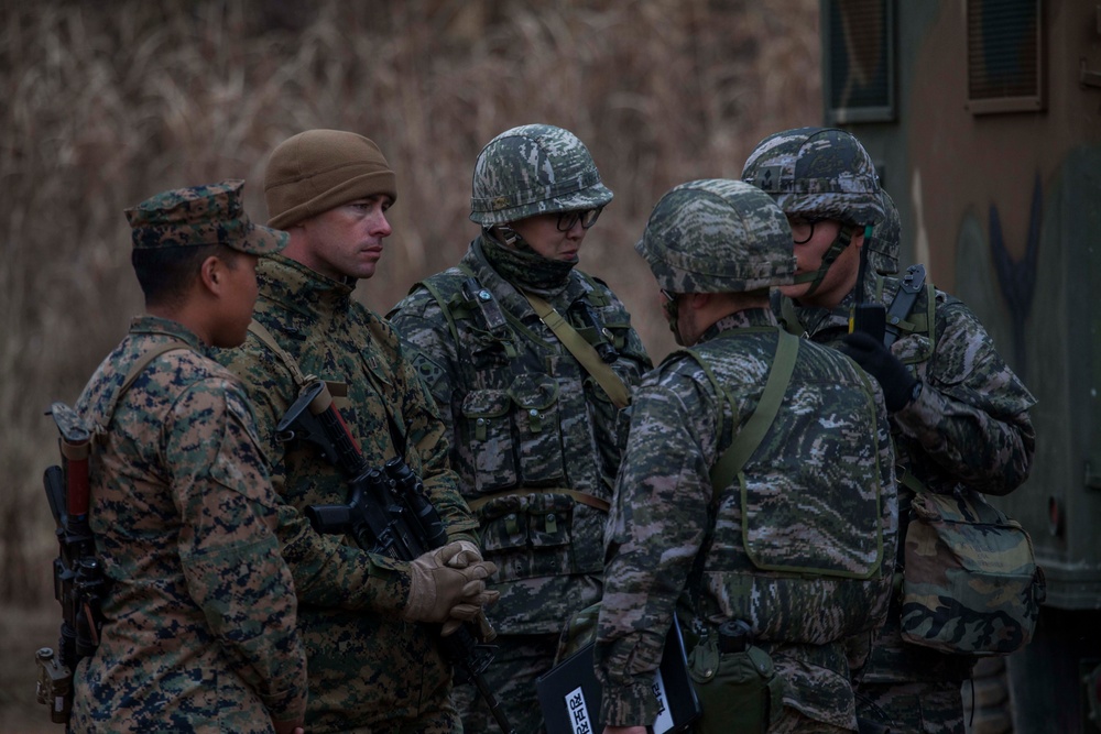 Artillery Sets up in Ssang Yong