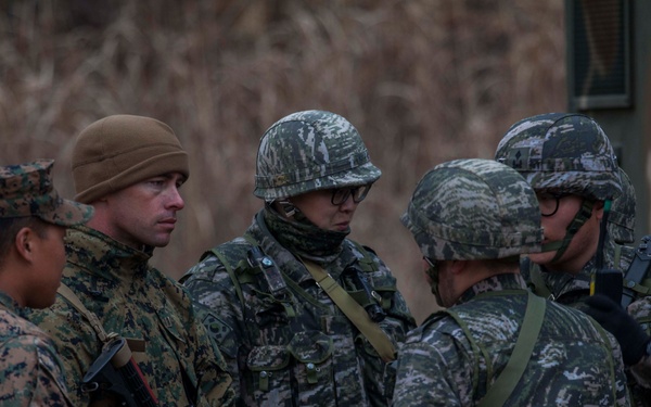 Artillery Sets up in Ssang Yong