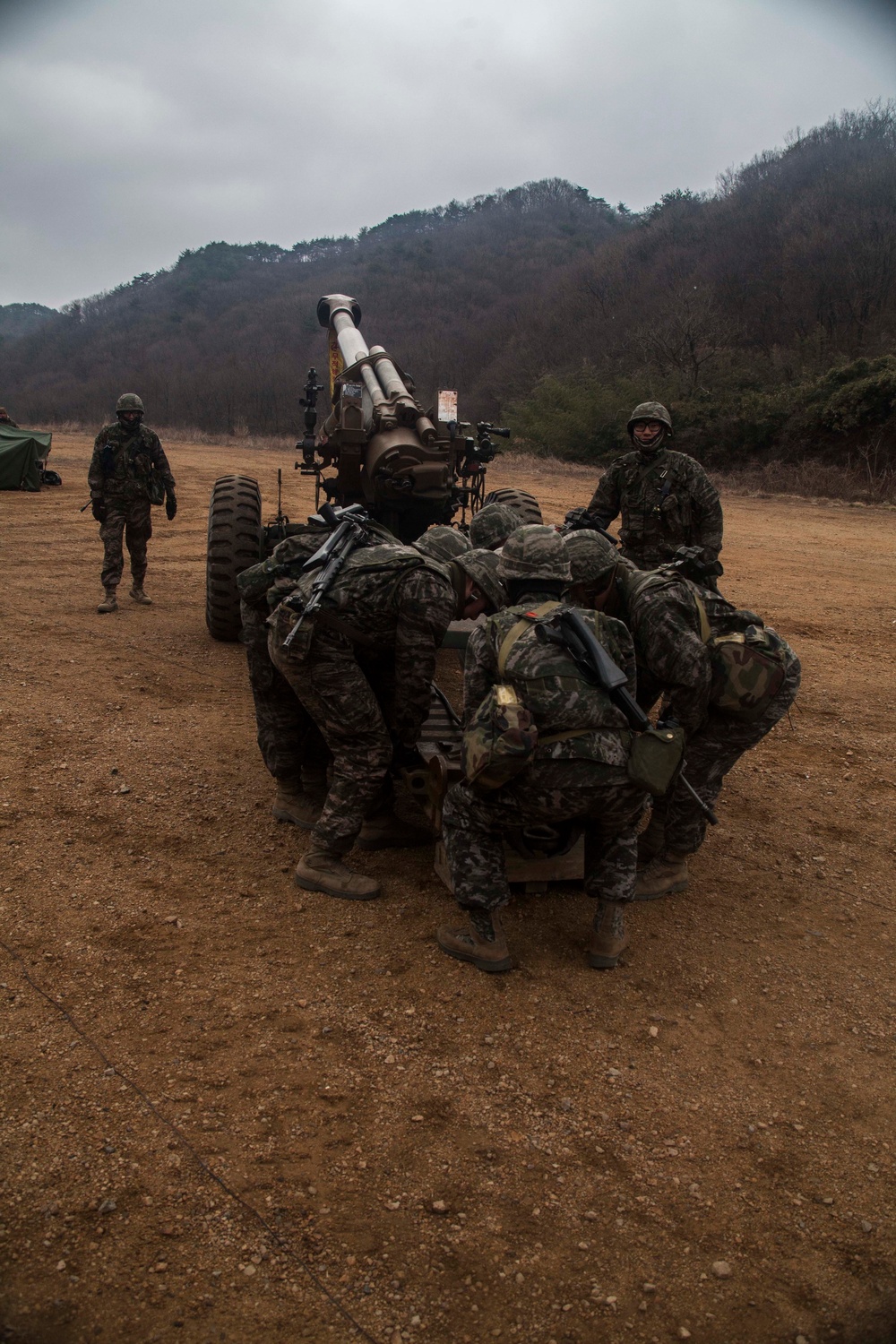 Artillery Sets up in Ssang Yong