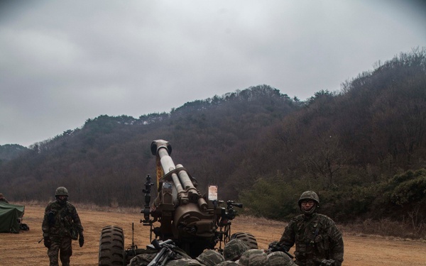 Artillery Sets up in Ssang Yong