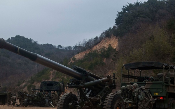 Artillery Sets up in Ssang Yong